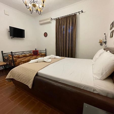 אדאמאס Alice Maisonette & Studios מראה חיצוני תמונה