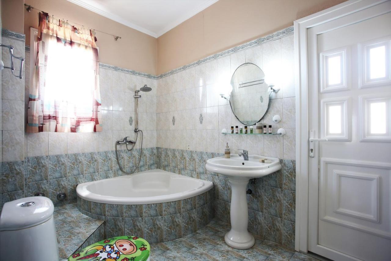 אדאמאס Alice Maisonette & Studios מראה חיצוני תמונה
