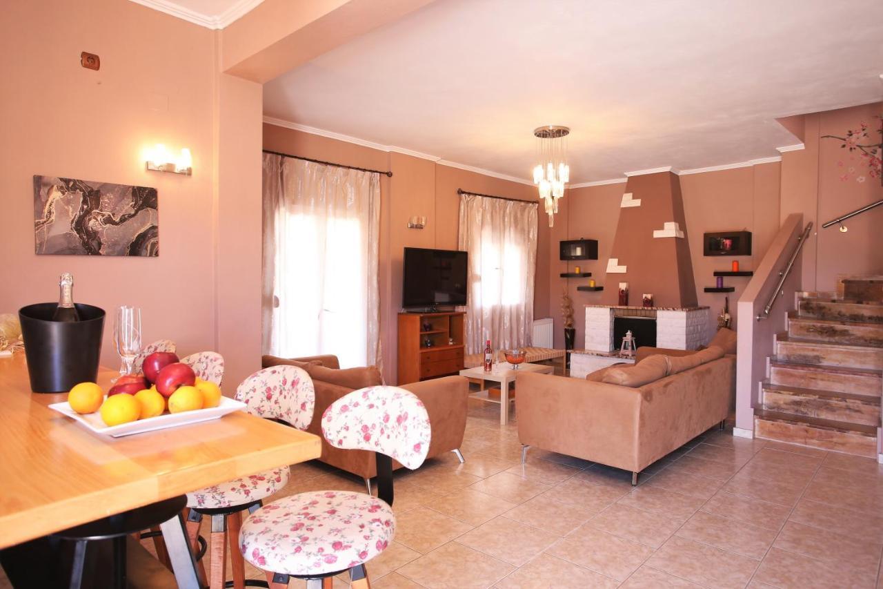 אדאמאס Alice Maisonette & Studios מראה חיצוני תמונה