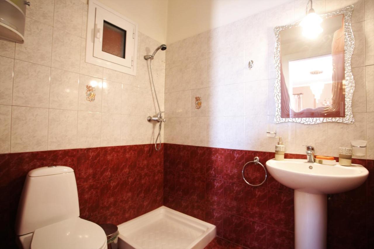 אדאמאס Alice Maisonette & Studios מראה חיצוני תמונה