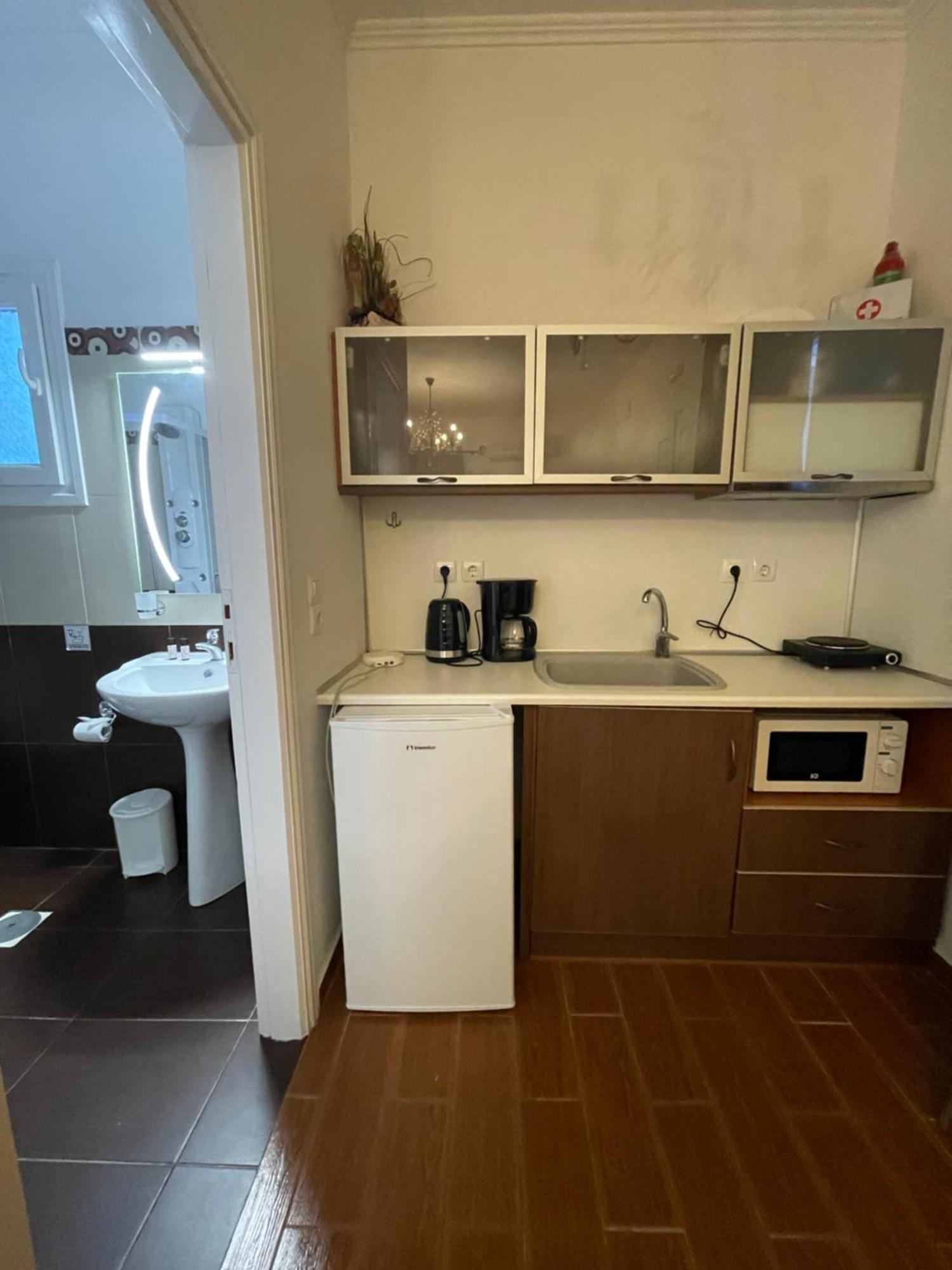 אדאמאס Alice Maisonette & Studios מראה חיצוני תמונה